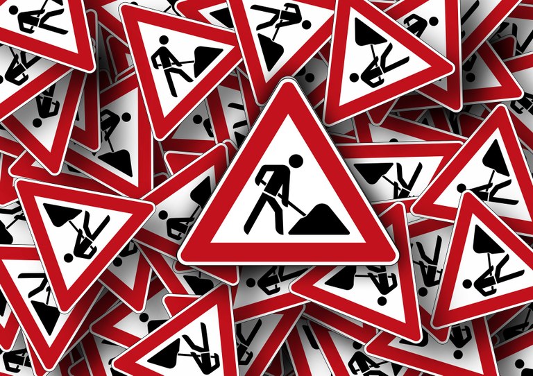 road-sign-663360_1920.jpg